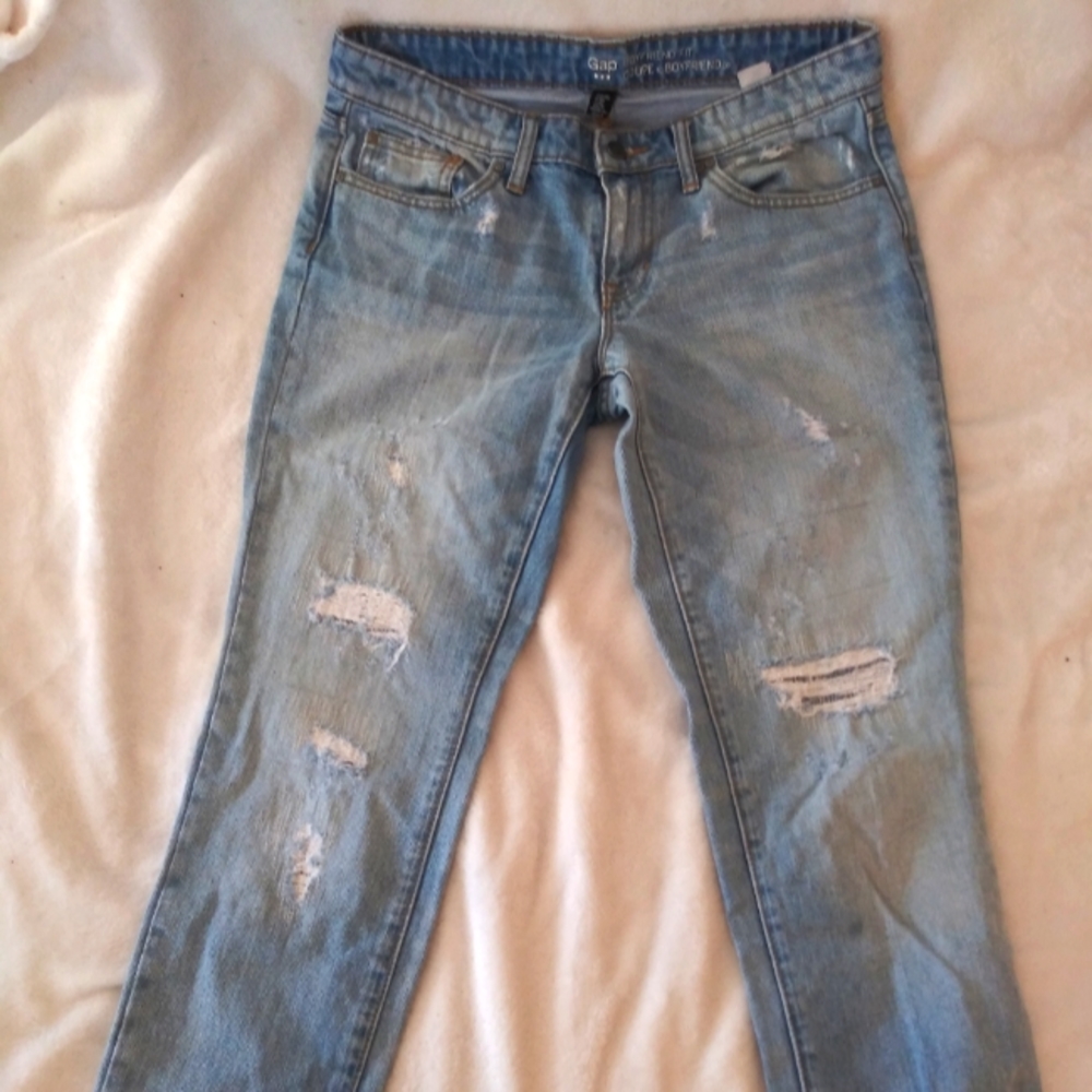 Distressed blue boyfriend jeans GAP.